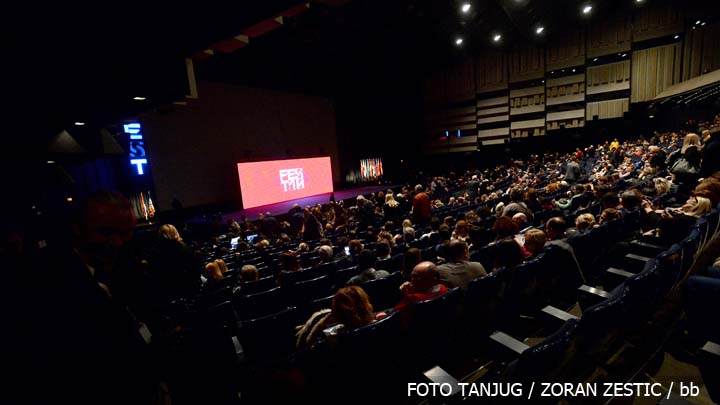 Beograd, 23. februara 2018 - Otvaranje 46. Festa. Projekcijom filma "Tri bilborda ispred Ebinga u Misuriju" Martina Mekdone i urucenjem "Beogradskog pobednika" za izuzetan doprinos filmskoj umetnosti madjarskom reditelju Istvanu Sabu, veceras je u Sava Centru poceo 46. Fest. FOTO TANJUG / ZORAN ZESTIC / bb